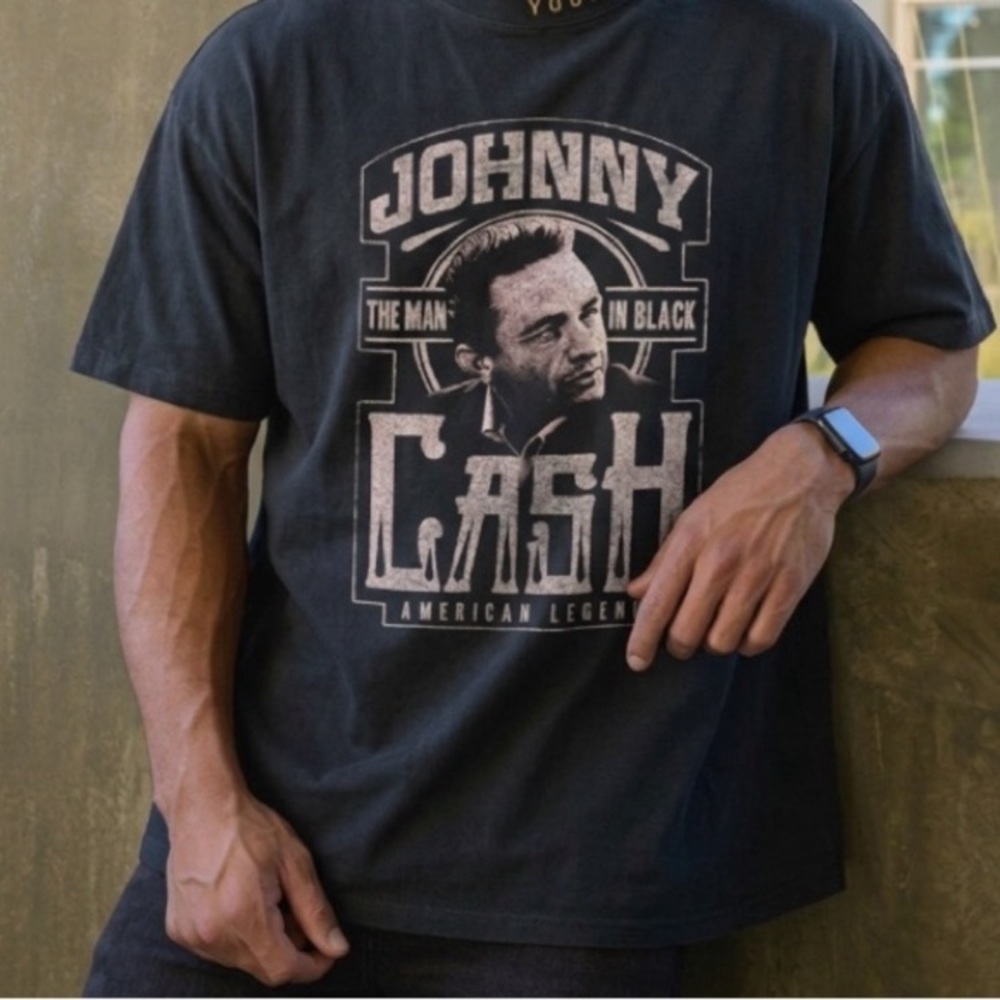 Vintage Graphic T-shirt Johnny Cash Man in Black Country Music Band Concert Tour